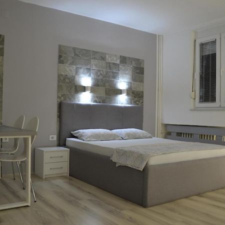 Lazarus Studio Apartment Skopje Luaran gambar